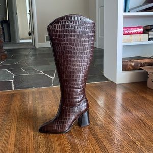 Faux croc skin-chocolate brown-Brand New -NEVER USED-pointed toe with block heel